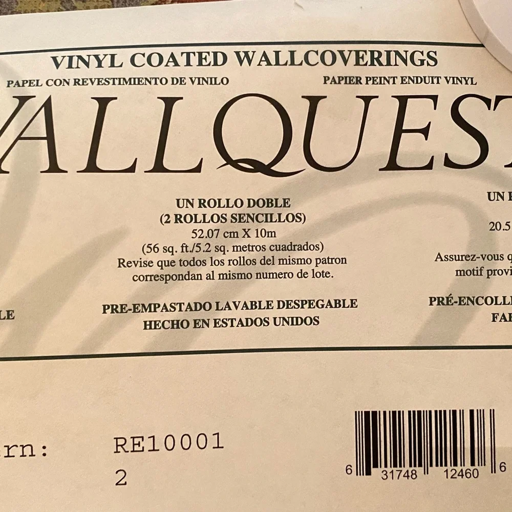 Wallquest wallpaper double roll. Floral Patterned in Warm Tones. New in pack